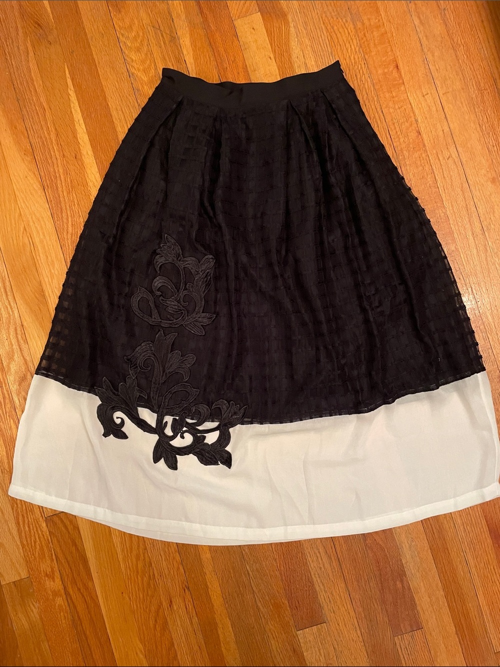 CRISTINA GAVIOLI Elegant Black & White Tiered Check Floral Appliqué Midi-Skirt